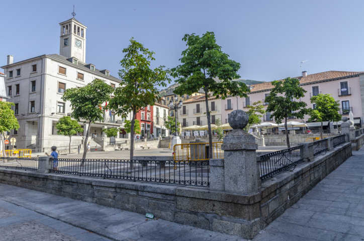 91 - Comunidad de Madrid - San Lorenzo del Escorial - plaza de La Constitucion